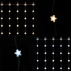 100 LED o kształcie gwiazdek na powierzchni 1x1 m zapewnia równomierne rozświetlenie całej kurtyny.