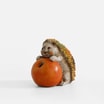 Figurka dekoracyjna JEŻ Z JABŁKIEM, 10,5 cm - 4