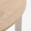 Zbliżenie na widoczne słoje laminatu w kolorze dab cremona