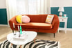 Sofa na wysokich nóżkach ruda OLIVIO - 2