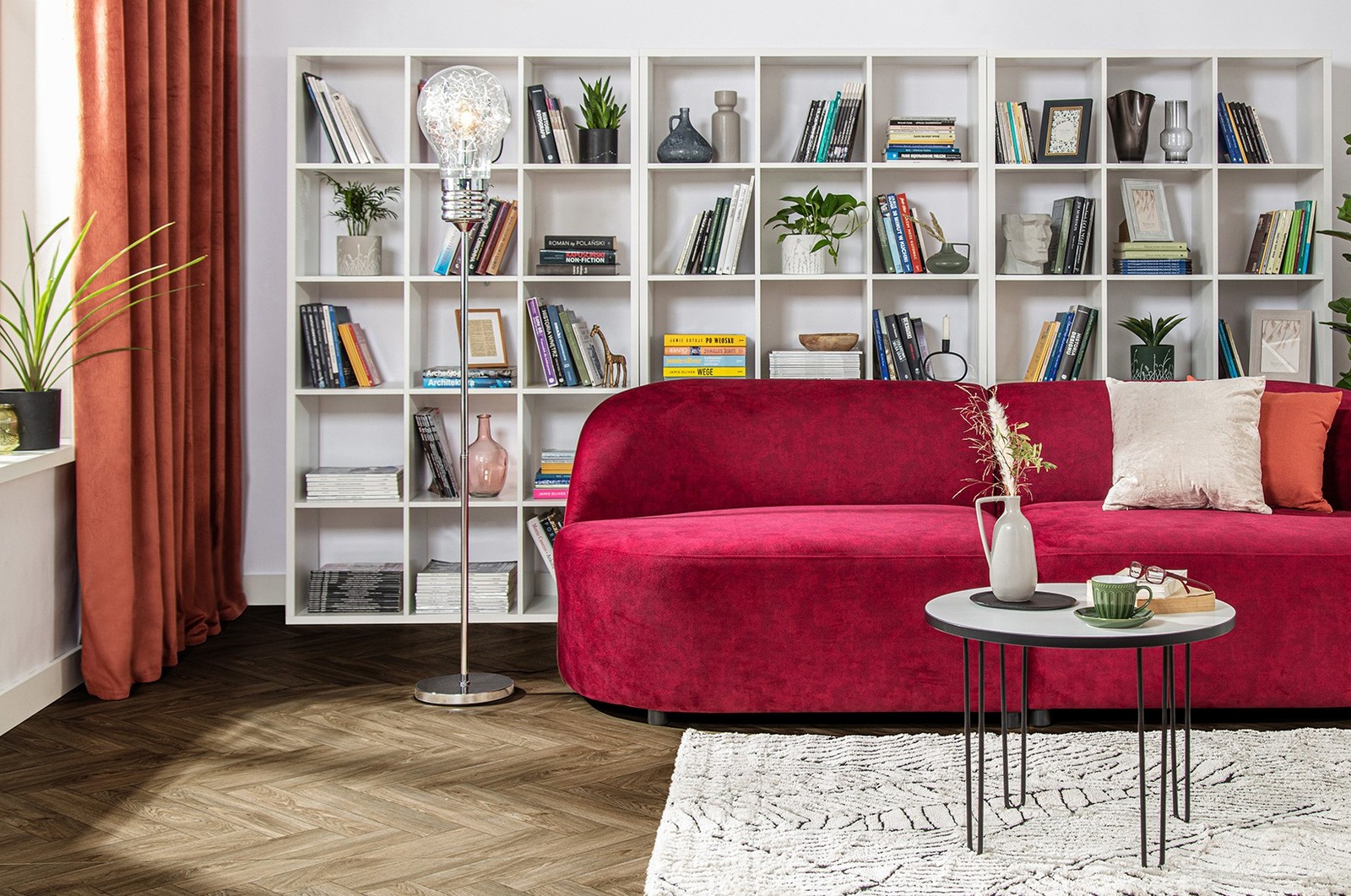 Sofa w kolorze Viva Megenta