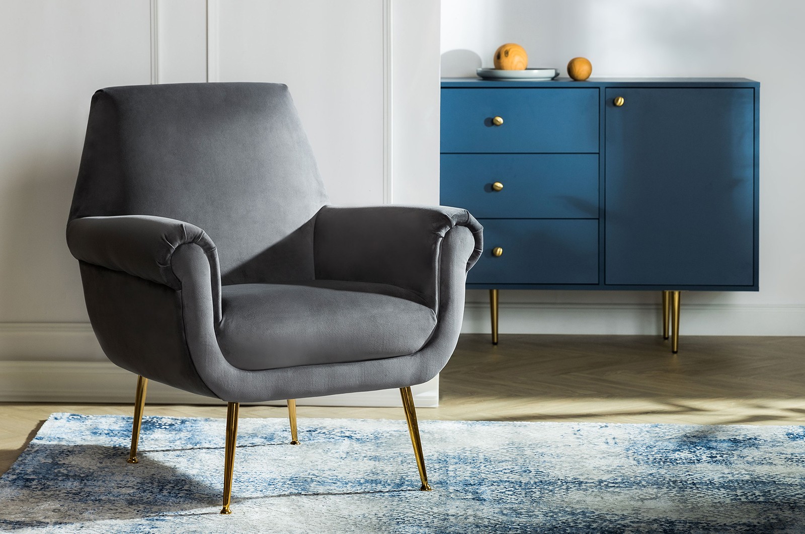 Minimalizm i luksus w salonie: styl modern classic w pigułce