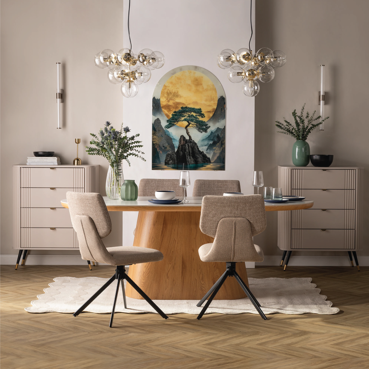 Nowoczesna jadalnia Neo Art Deco z prostokątnym stołem Coleno i tapicerowanymi krzesłami Loxell, jasne wnętrze z dekoracjami
