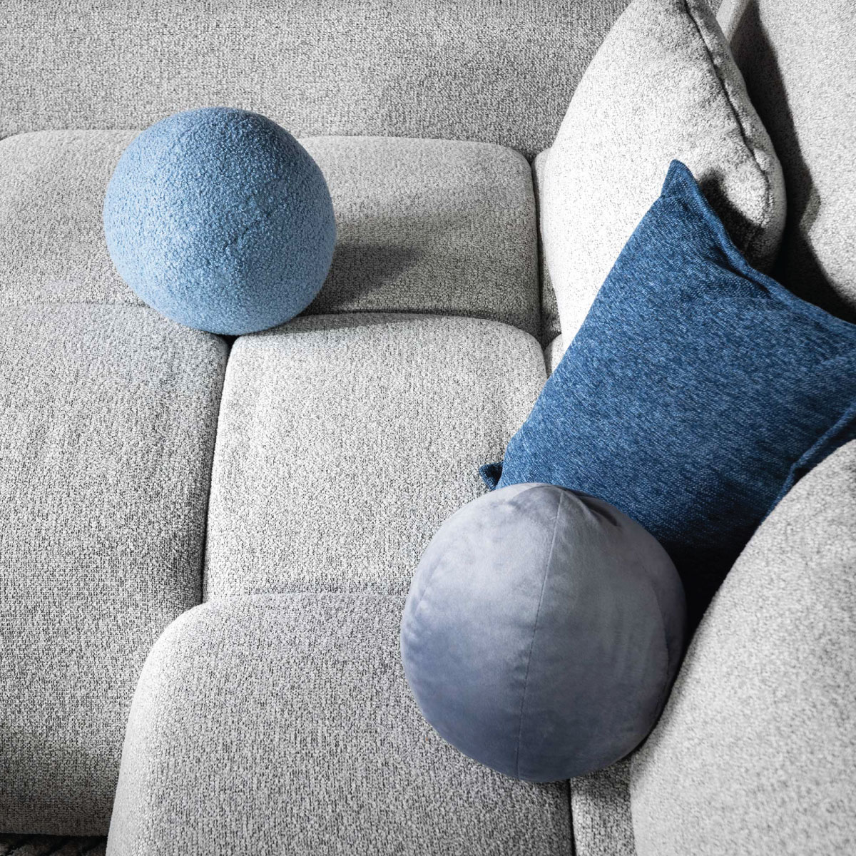 poduszki BALL SPHERE dekoracyjne miękkie tekstylia minimalizm salon trendy 2026