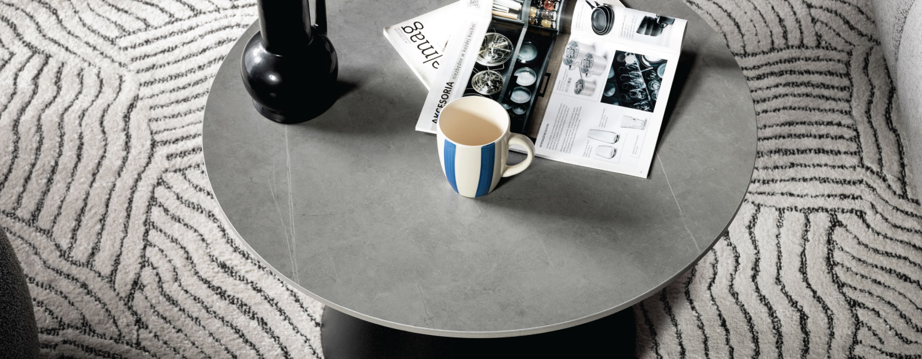 stolik OPUSO dywan MELBO widok z góry salon calm kontrast minimalizm