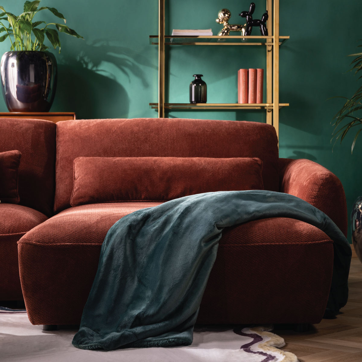 narożnik ELVIO w stylu mid century w ciepłym salonie 2026 
