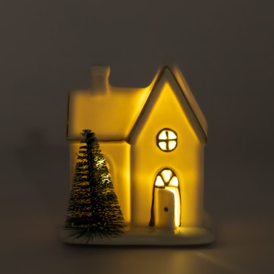 Domek zimowy biały LED 8,5 cm