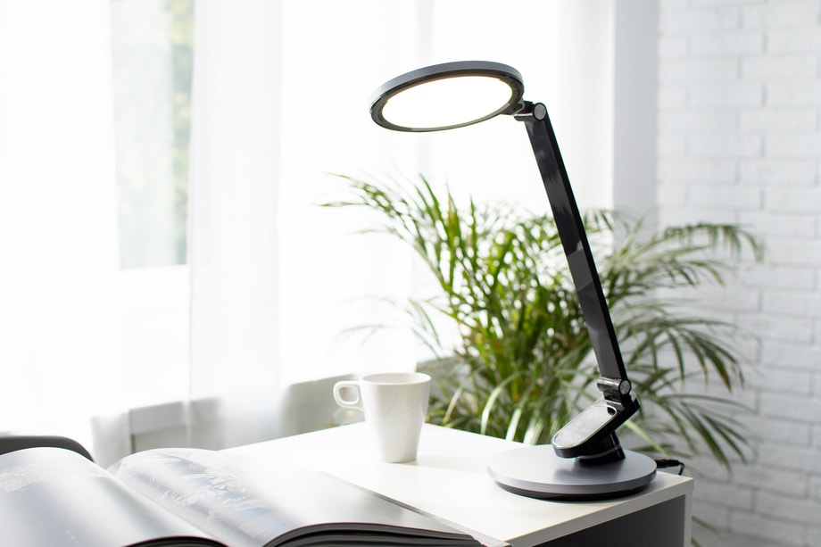 Lampa biurkowa LED z wyświetlaczem czarna ARTIS