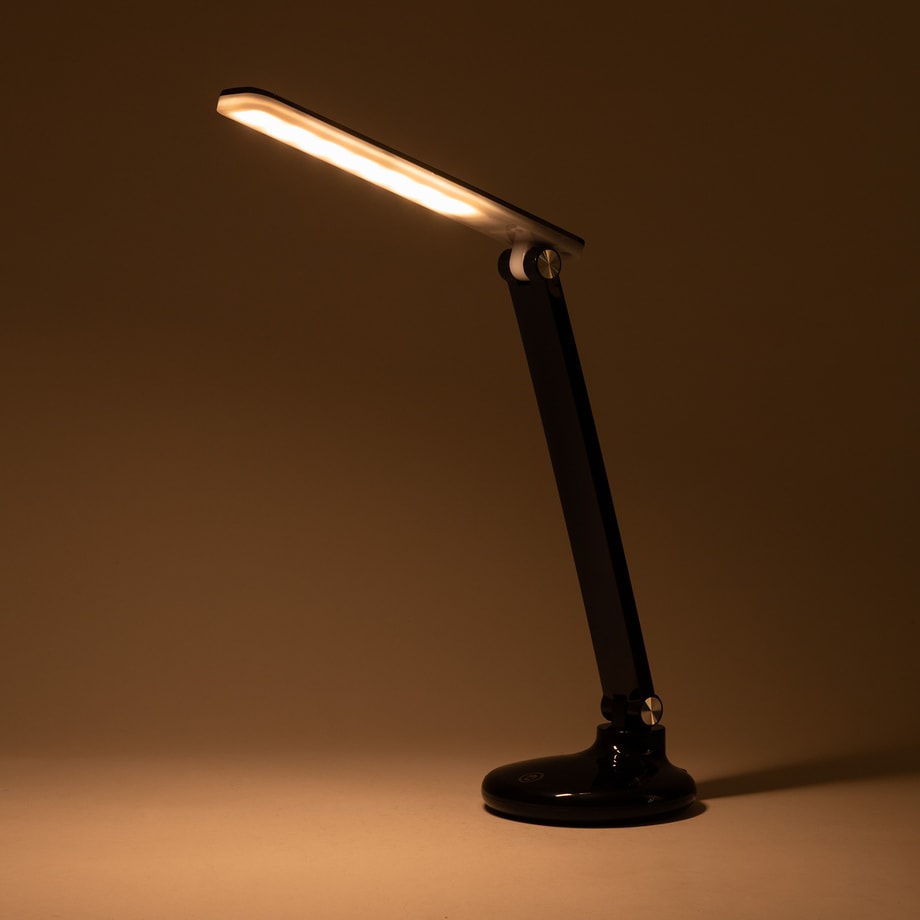Lampa biurkowa LED 6W czarna ładowana na USB