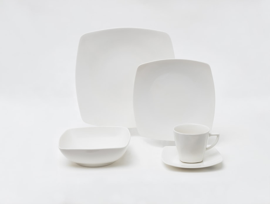 Serwis obiadowo-kawowy z porcelany HIRUNI, 30 elementów
