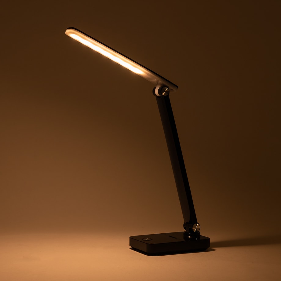 Lampa biurkowa LED 8W czarna ładowana na USB