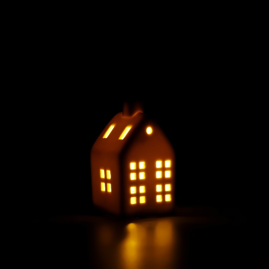Dekoracyjny domek LED biały 9,3 cm