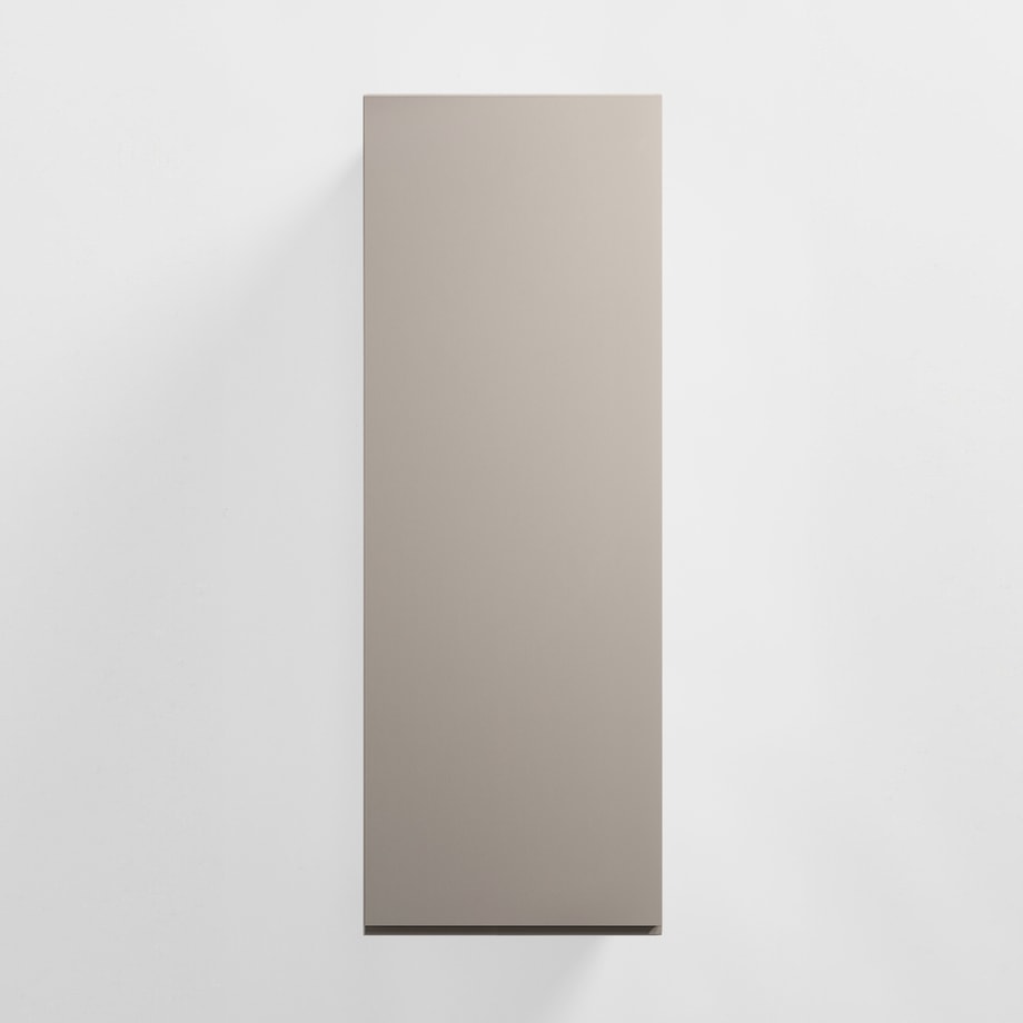 Front PINEA w kolorze stone grey widoczny od przodu na jasnym tle.