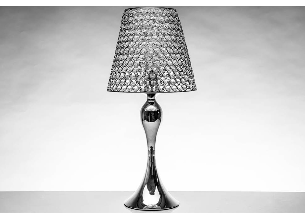 Lampa stołowa glamour z chromowaną podstawą i abażurem ozdobionym kryształkami