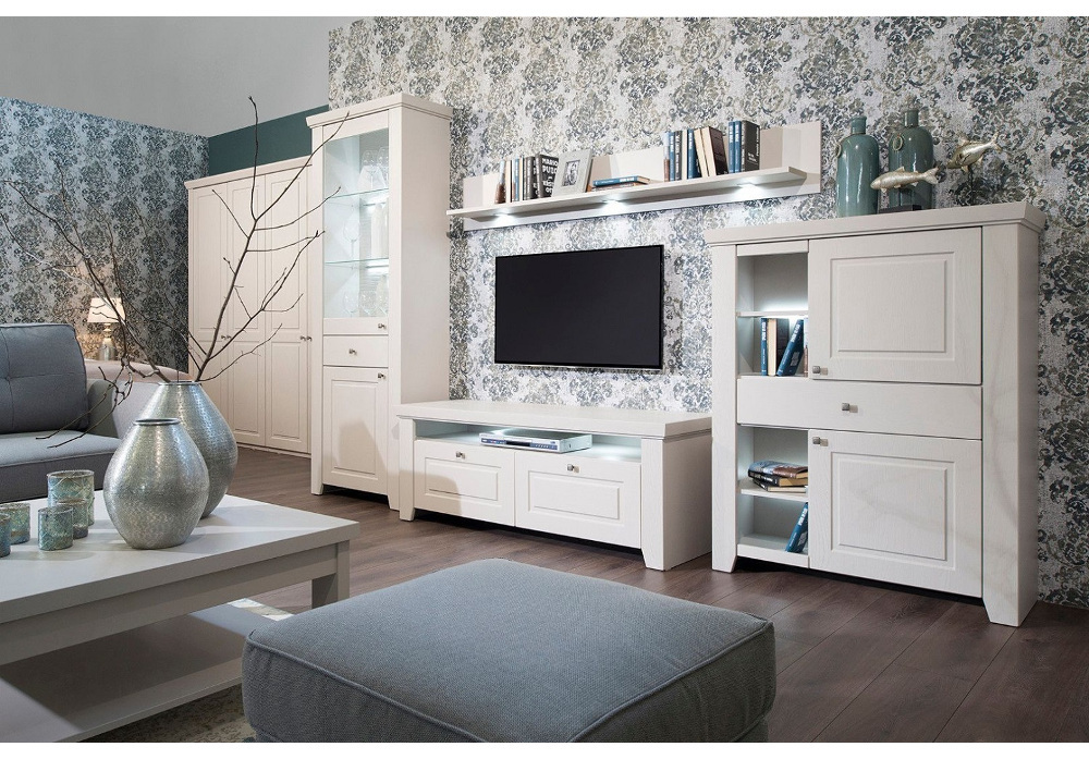 Białe meble do salonu w stylu skandynawskim, zestaw z szafką RTV, witryną, komodą i półką ścienną w eleganckiej aranżacji nowoczesnego wnętrza.