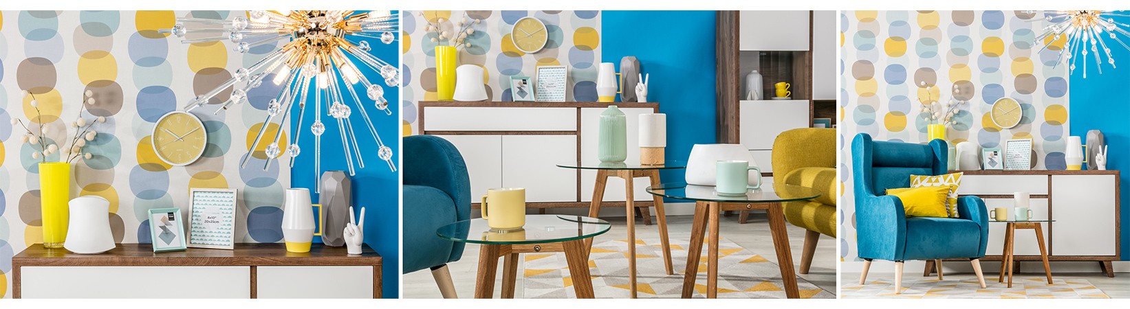 Nowoczesny salon z niebieskim i żółtym fotelem oraz geometryczną tapetą w stylu retro.