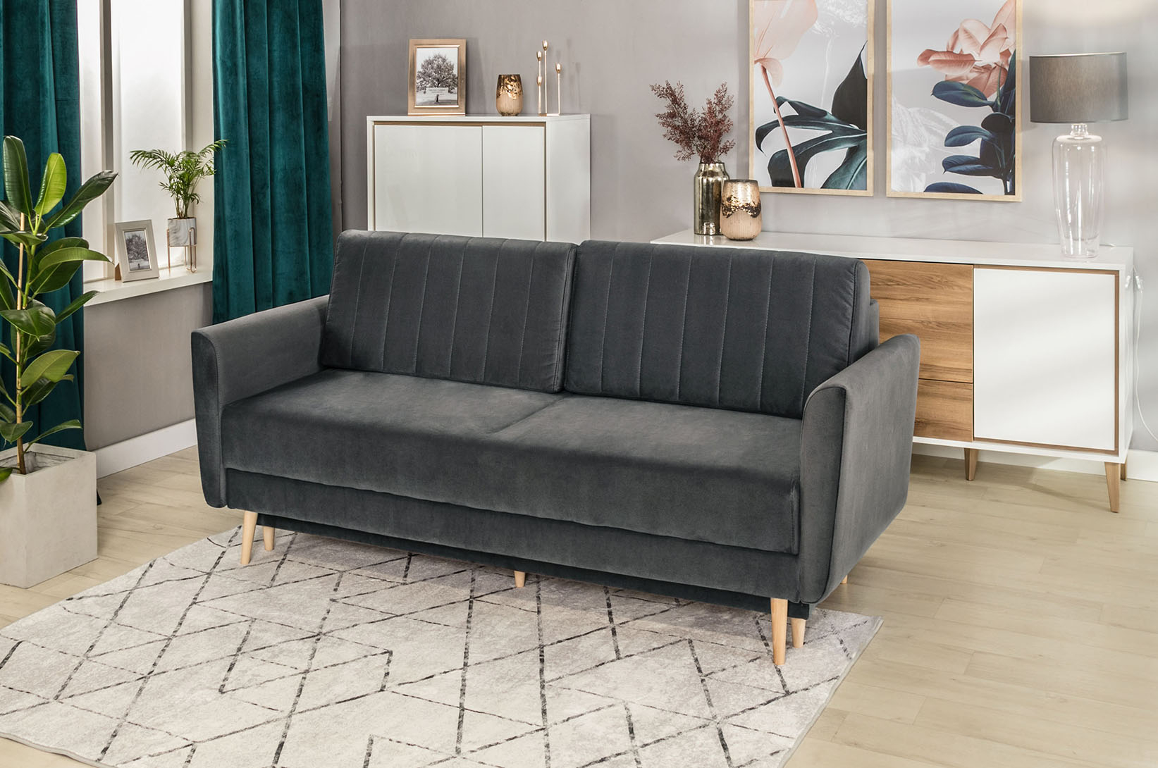 Szara sofa w nowoczesnym salonie