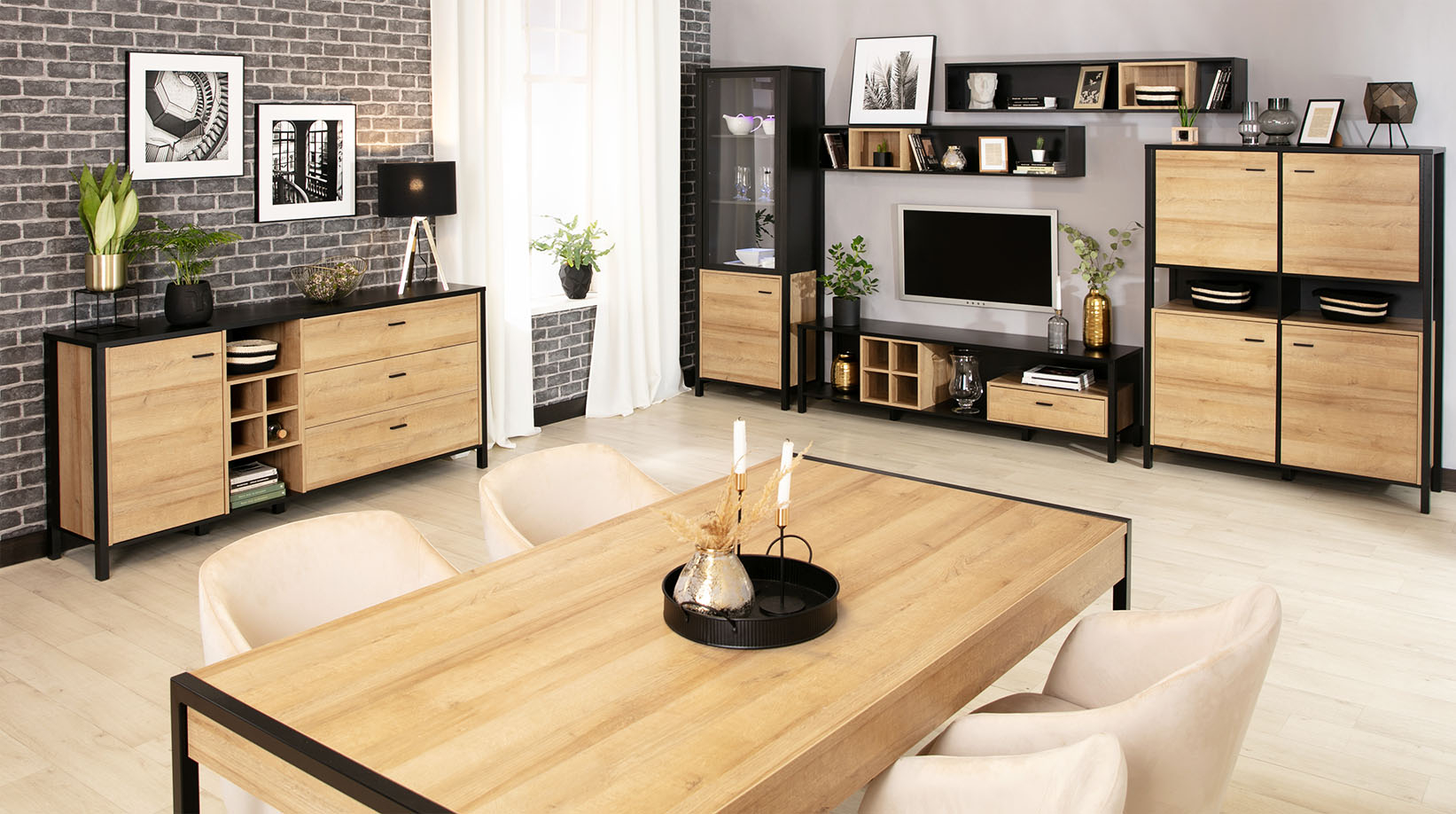Kolory drewna meblowego - jasne meble do salonu