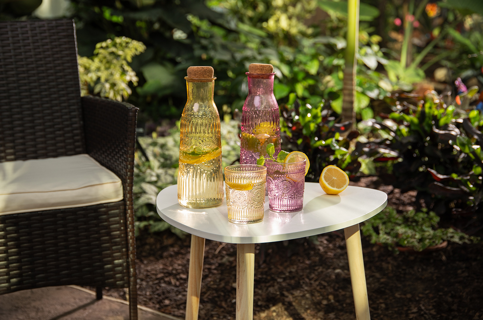 Wiosenne garden party: inspiracje, które wprowadzą energię i radość do Twojego ogrodu