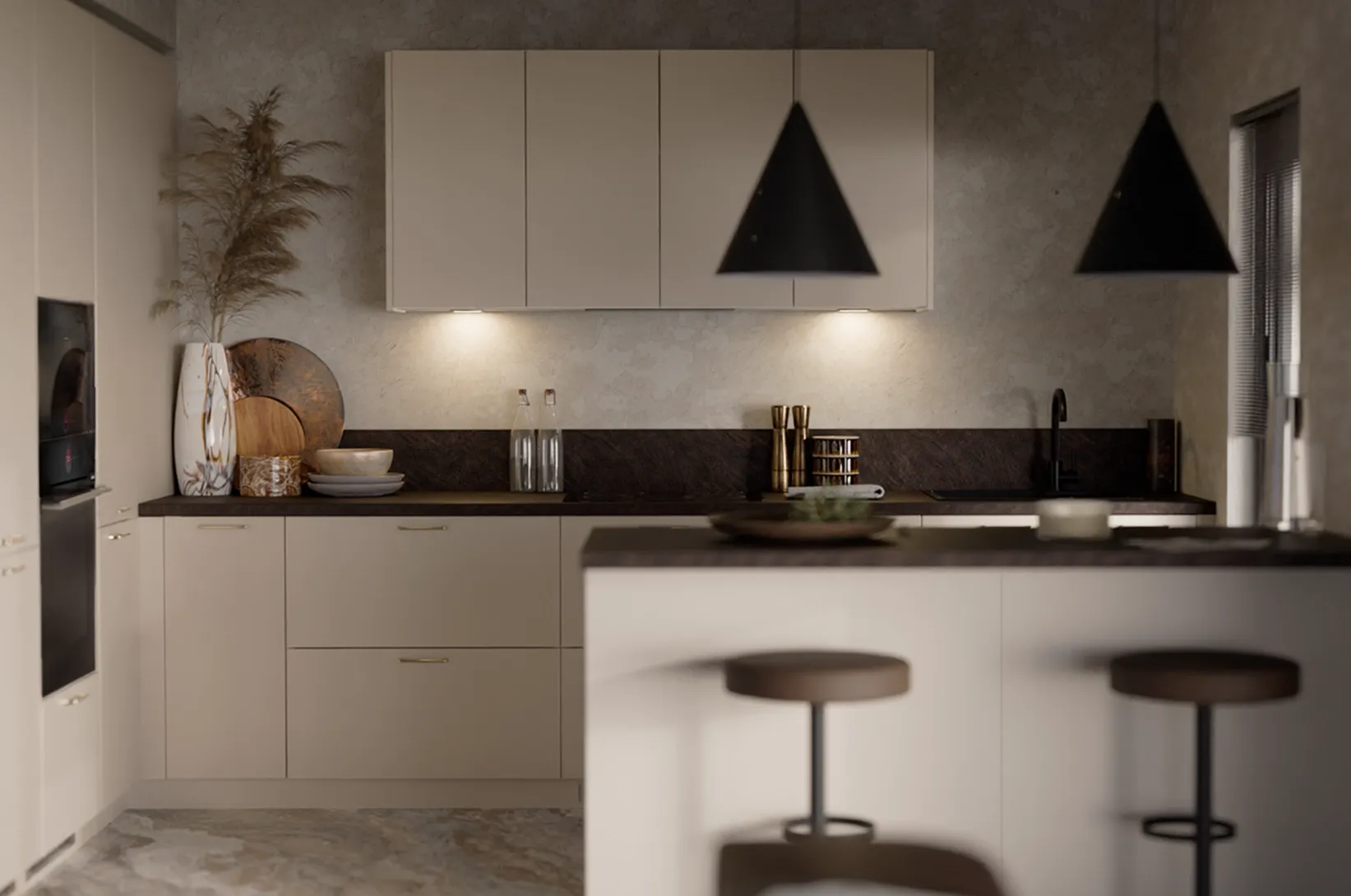 Nowoczesna kuchnia z wyspą, jasną zabudową w kolorze beżu, ciemnym blatem oraz czarnymi lampami wiszącymi, urządzona w eleganckim i minimalistycznym stylu.